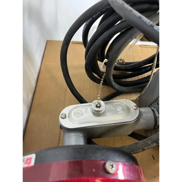 Federal Signal Red Strobe Warning Light Siren Industrial Alarm Killark Hubbell - Picture 6 of 7